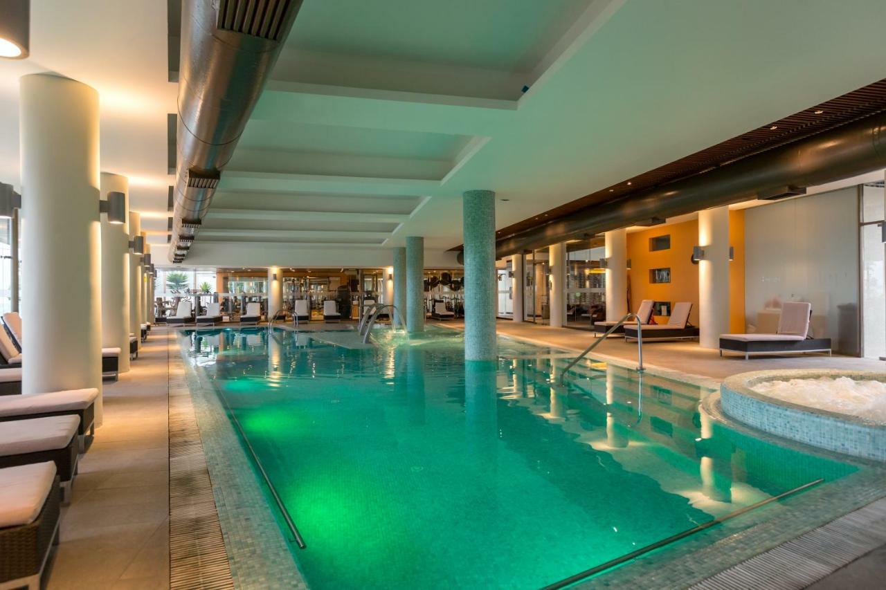 Enjoy Coquimbo Hotell Eksteriør bilde The swimming pool at the hotel